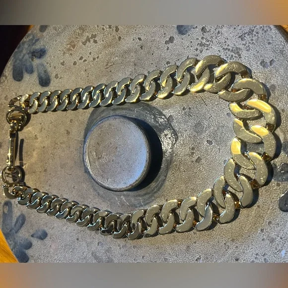 LV logo necklace - Picture 8 of 9